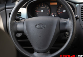 Подержанный автомобиль Kia Rio Sedan 2006 года (12 фото)
