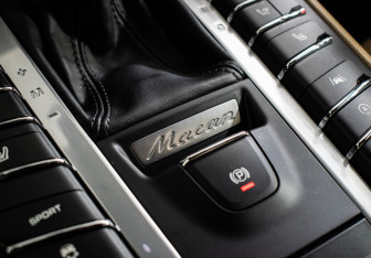 Подержанный автомобиль Porsche Macan 2020 года (18 фото)