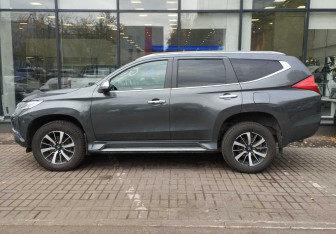Подержанный автомобиль Mitsubishi Pajero Sport 2019 года (5 фото)