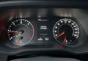 Подержанный автомобиль Renault Trafic 2021 года (18 фото)