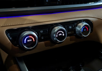 Подержанный автомобиль Changan CS95 2024 года (20 фото)