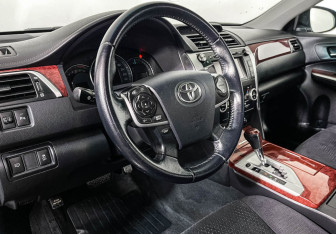 Подержанный автомобиль Toyota Camry Sedan 2012 года (13 фото)
