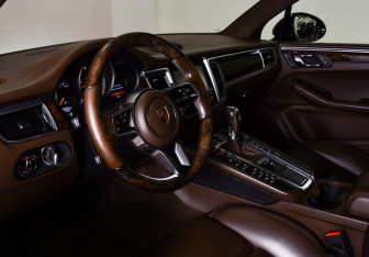Подержанный автомобиль Porsche Macan 2015 года (10 фото)