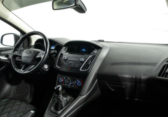 Подержанный автомобиль Ford Focus Hatchback 2017 года (7 фото)