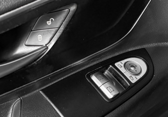 Подержанный автомобиль Mercedes-Benz Vito 2015 года (15 фото)