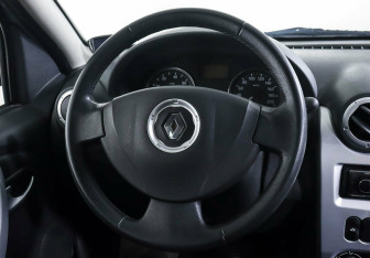 Подержанный автомобиль Renault Sandero 2013 года (10 фото)