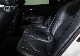 Подержанный автомобиль Toyota Avalon 2022 года (14 фото)