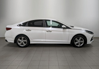 Подержанный автомобиль Hyundai Sonata 2018 года (4 фото)