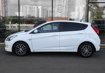 Подержанный автомобиль Hyundai Solaris Hatchback 2015 года (8 фото)