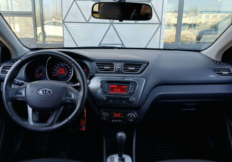 Подержанный автомобиль Kia Rio Sedan 2012 года (11 фото)