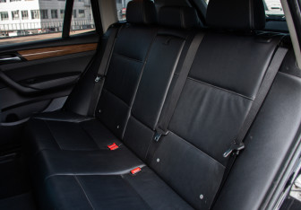 Подержанный автомобиль BMW X3 2010 года (9 фото)