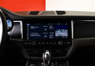 Подержанный автомобиль Porsche Macan 2019 года (18 фото)