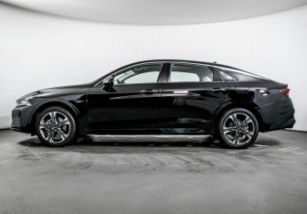 Подержанный автомобиль Kia K5 2024 года (8 фото)