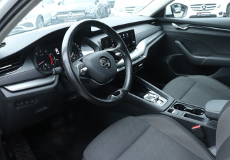 Подержанный автомобиль Skoda Octavia Liftback 2021 года (13 фото)