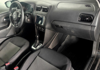 Подержанный автомобиль Volkswagen Polo Sedan 2011 года (11 фото)