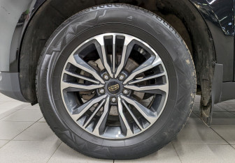 Подержанный автомобиль Geely Emgrand X7 2019 года (17 фото)