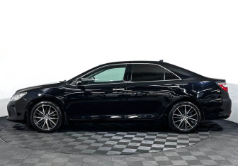 Подержанный автомобиль Toyota Camry Sedan 2017 года (8 фото)