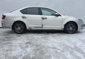 Подержанный автомобиль Skoda Octavia Liftback 2014 года (4 фото)