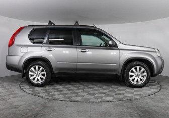 Подержанный автомобиль Nissan X-Trail 2012 года (4 фото)