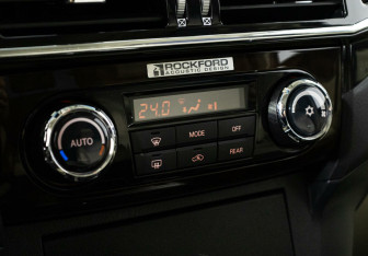 Подержанный автомобиль Mitsubishi Pajero 2020 года (10 фото)