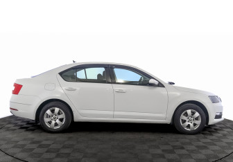 Подержанный автомобиль Skoda Octavia Liftback 2020 года (4 фото)
