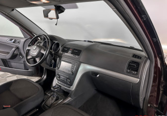 Подержанный автомобиль Skoda Yeti 2012 года (17 фото)