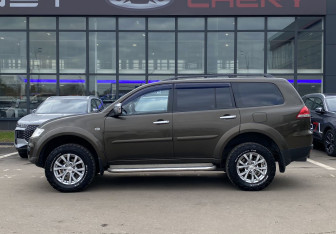 Подержанный автомобиль Mitsubishi Pajero Sport 2014 года (8 фото)