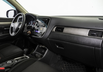 Подержанный автомобиль Mitsubishi Outlander 2012 года (14 фото)