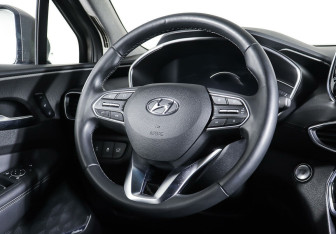 Подержанный автомобиль Hyundai Santa Fe 2019 года (13 фото)