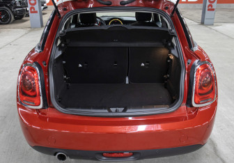 Подержанный автомобиль MINI Hatch 2016 года (10 фото)