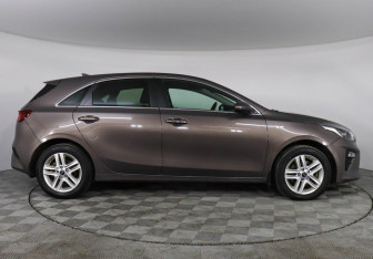 Подержанный автомобиль Kia Ceed Hatchback 2019 года (4 фото)