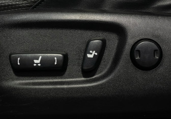 Подержанный автомобиль Toyota Land Cruiser Prado 2012 года (15 фото)