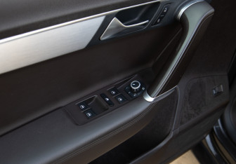 Подержанный автомобиль Volkswagen Passat Sedan 2011 года (17 фото)