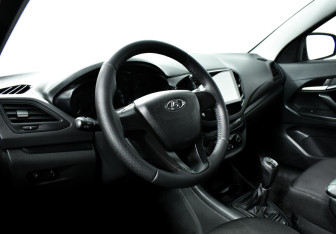 Подержанный автомобиль LADA (ВАЗ) Vesta Sedan 2017 года (11 фото)