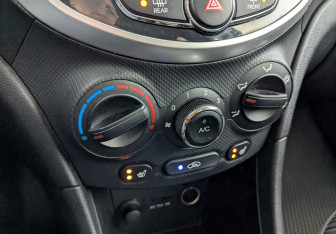 Подержанный автомобиль Hyundai Solaris Sedan 2012 года (26 фото)