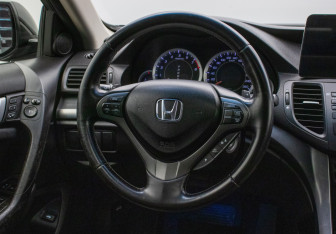 Подержанный автомобиль Honda Accord Sedan 2012 года (15 фото)