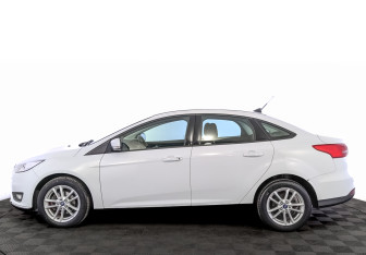 Подержанный автомобиль Ford Focus Sedan 2019 года (8 фото)