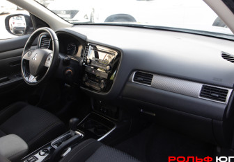 Подержанный автомобиль Mitsubishi Outlander 2018 года (7 фото)