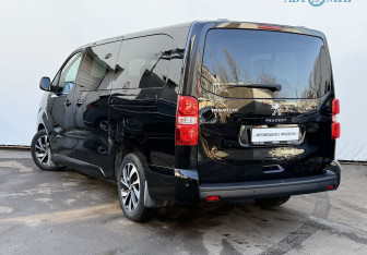 Подержанный автомобиль Peugeot Traveller 2020 года (7 фото)