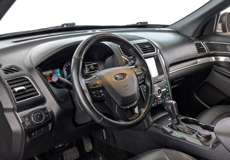 Подержанный автомобиль Ford Explorer 2018 года (14 фото)