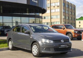 Подержанный автомобиль Volkswagen Polo Sedan 2014 года (3 фото)
