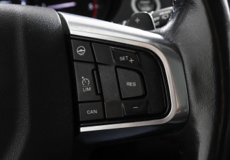 Подержанный автомобиль Land Rover Discovery Sport 2017 года (19 фото)