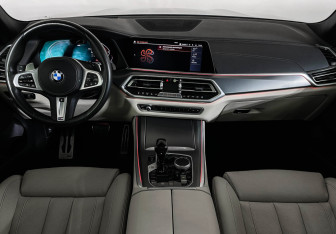 Подержанный автомобиль BMW X5 2022 года (12 фото)