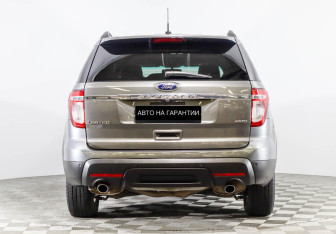 Подержанный автомобиль Ford Explorer 2012 года (4 фото)