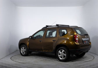 Подержанный автомобиль Renault Duster 2012 года (7 фото)