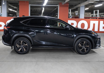 Подержанный автомобиль Lexus NX 2020 года (4 фото)