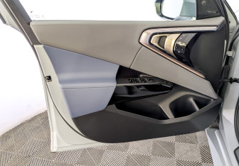 Подержанный автомобиль BMW X3 2025 года (19 фото)