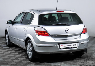 Подержанный автомобиль Opel Astra Hatchback 2007 года (7 фото)