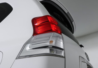 Подержанный автомобиль Toyota Land Cruiser Prado 2011 года (19 фото)