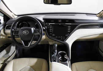 Подержанный автомобиль Toyota Camry Sedan 2019 года (10 фото)